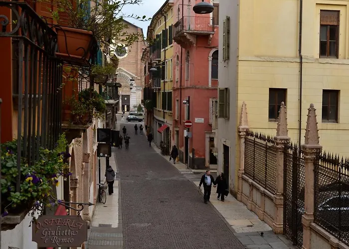 Giallo Dalia By Maison 73 * Verona